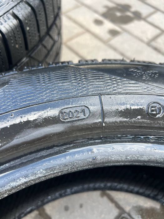 Продам зимову резину 225/50 r17