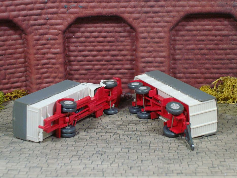 Wiking 480 - Krupp Titan / Camião Plataforma com Reboque / Usado
