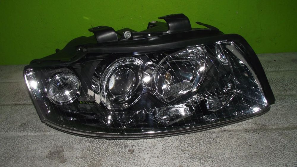 Farol Direito Audi A4 - 2001 / 2005 - NOVO - F920