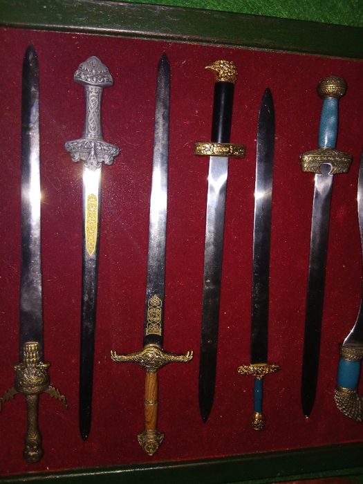 10 Espada histórica por 11 € cada