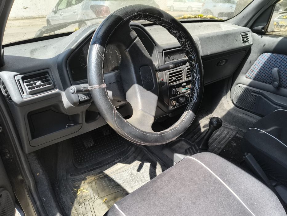 Peugeot 106 com junta queimada