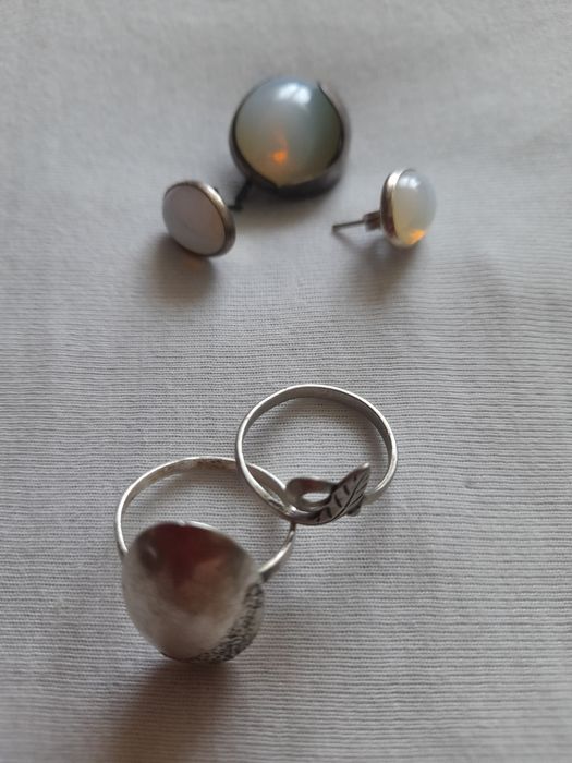 Srebrne pierścionki i kolczyki