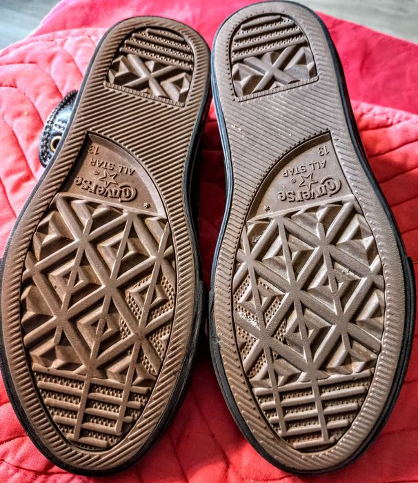 Дитячі шкіряні кеди.