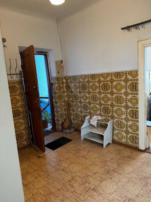 Продається 3 - кімнатна квартира с. Сахкамінь.