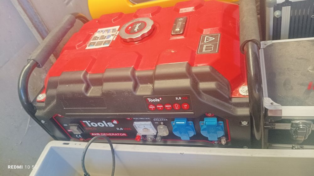 iTools BRICO 2,5 kVA AVR Generator.