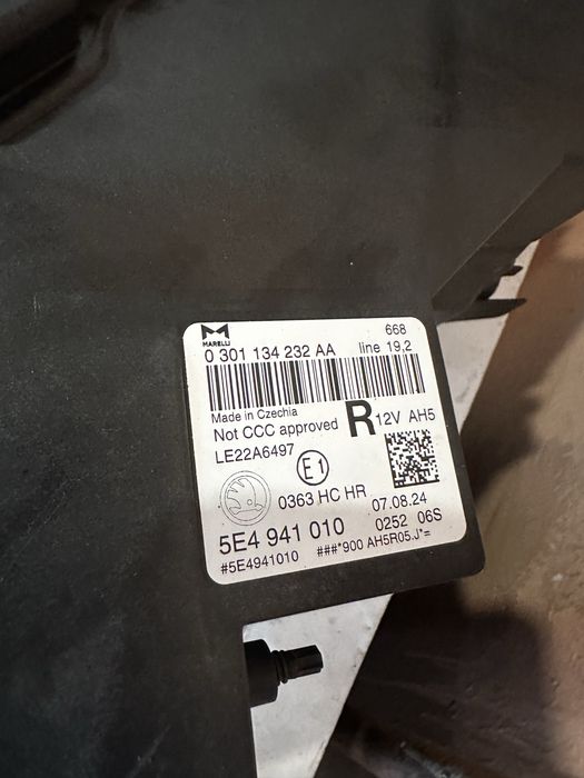 Фара права на Skoda A8 2024