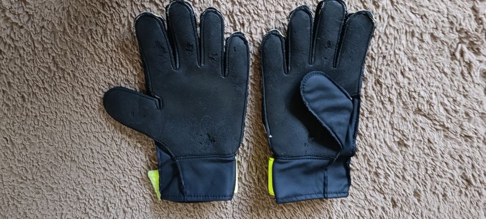 Rękawice piłkarskie Nike rozm M-L.