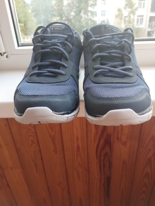 Кросівки чоловічі