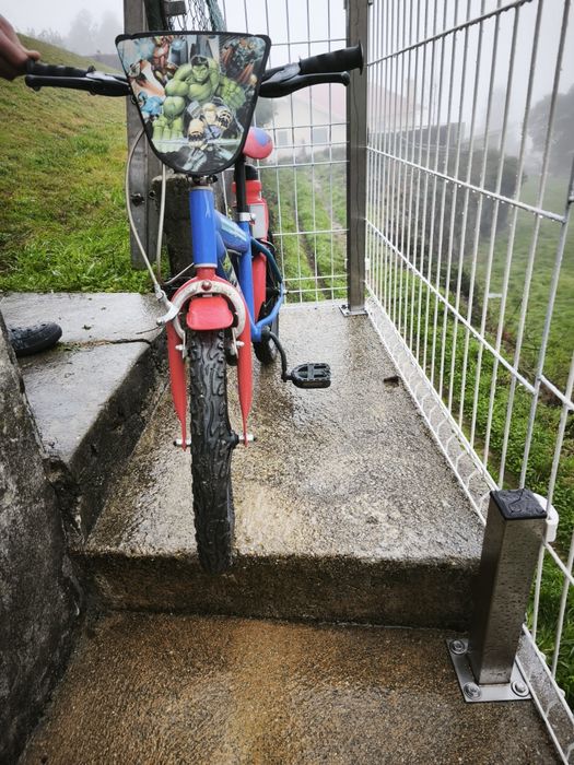 Bicicleta criança dos vingadores