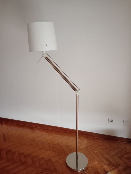 Candeeiro de pé branco