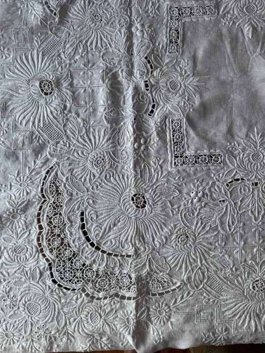 Toalha antiga Bordado Madeira com 12 guardanapos – 250 × 164 cm