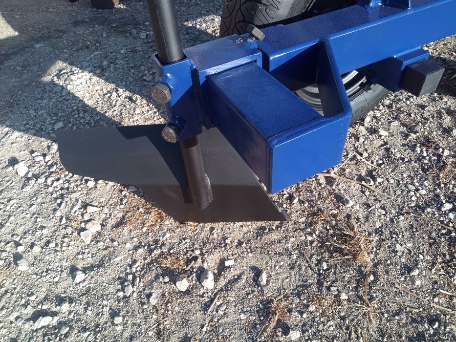 Alfaia de estender plástico e fita de rega