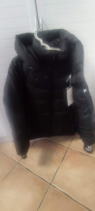 Nowa damska kurtka zimowa XXL .
Można regulować długość i jako bomberk