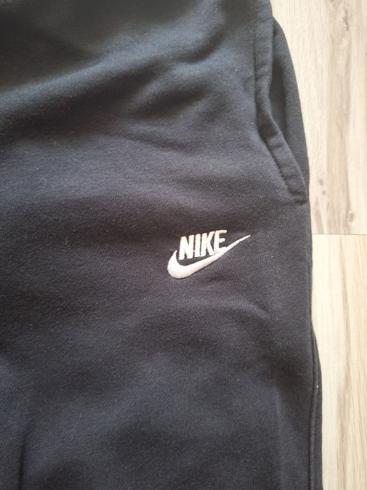 Czarne dresy Nike