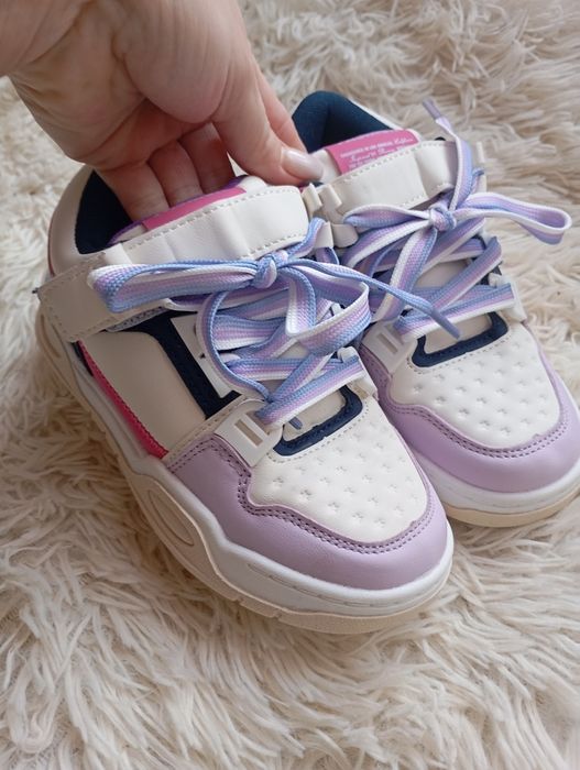 Кросівки для дівчинки нові 19 см устілка