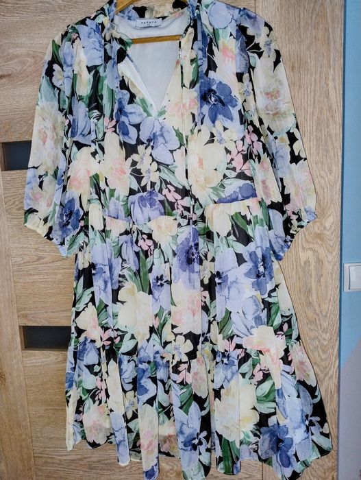 Zwiewna sukienka rozm 40 papaya w kwiaty