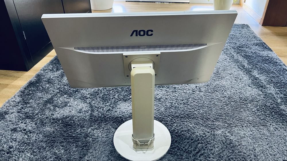 Monitor AOC 24”