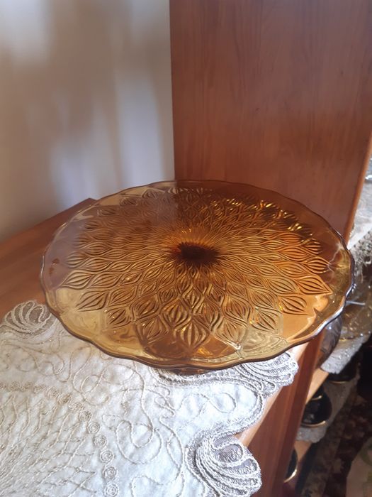 Miodowa Duża patera-tortownica "Migdały "