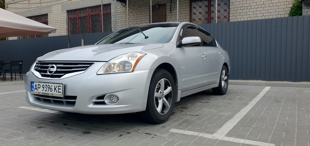 Nissan Altima 2011 . Обслужена, Сів і Поїхав! + Зимова гума