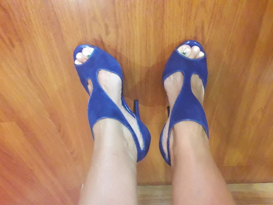 Босоножки замшевые синего цвета