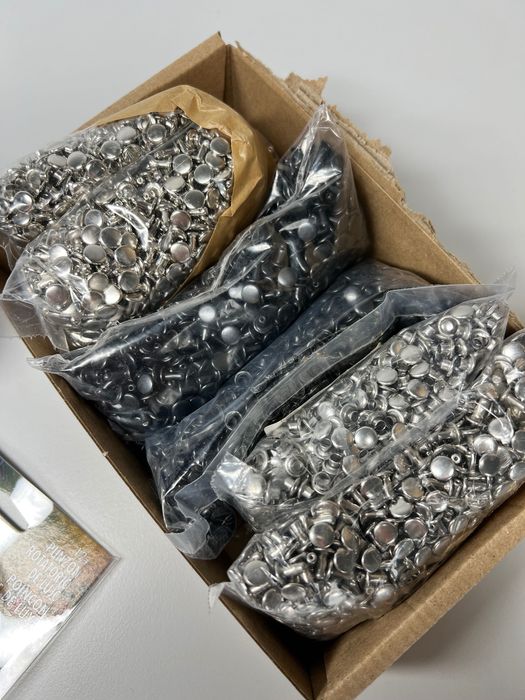 Pełny zestaw do nitowania skóry/TPU: ręczna prasa nitująca + dodatki