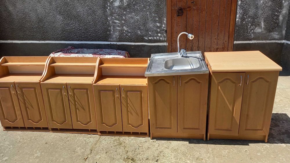 Продам кухню кухонну