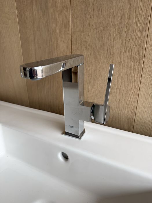 Nowoczesna szafka lazienkowa Delpha 140 cm  Grohe plus
