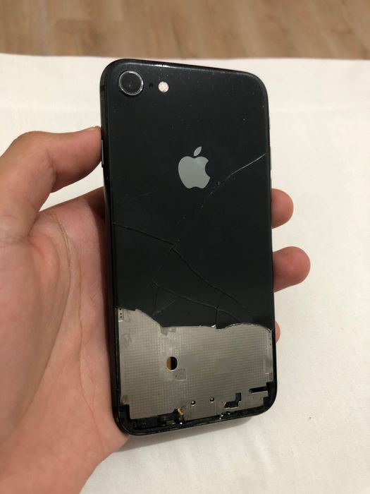 iPhone 8 (lcd estragado)