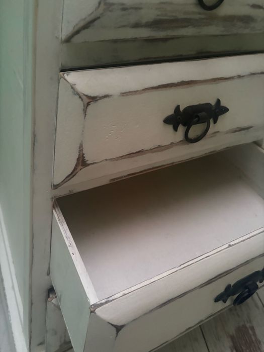 Komoda shabby chic trojkat bielona prowansalska