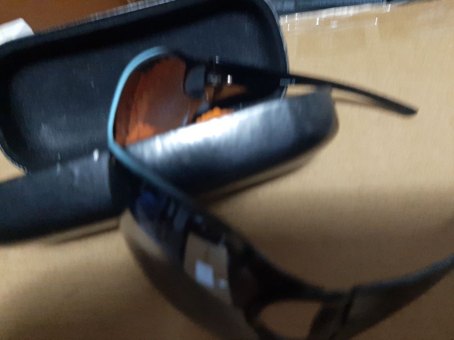 Oculos de sol originais c/ estojo novos