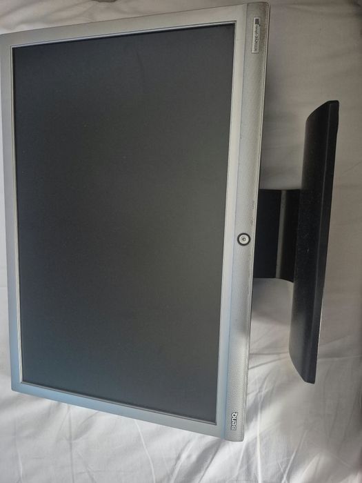 2 monitory aoc i benq