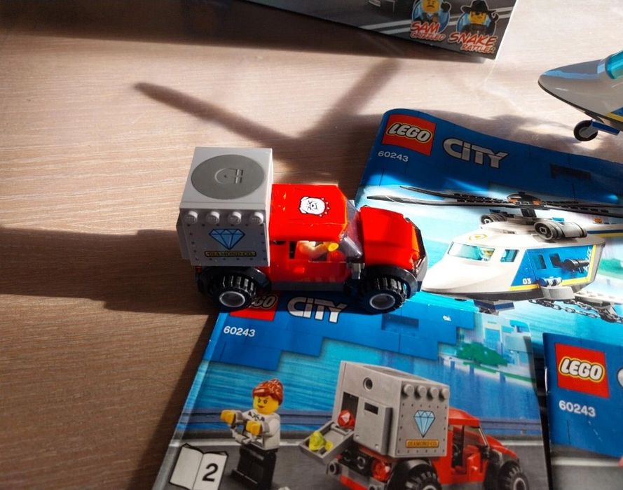 Lego: Set (60243)434773805038325763