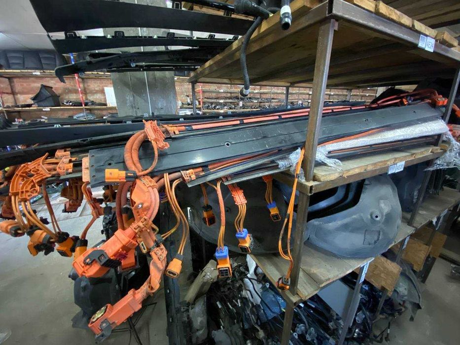 Крило Тесла Модел 3 У Tesla Model 3 Y 2021- РОЗБОРКА