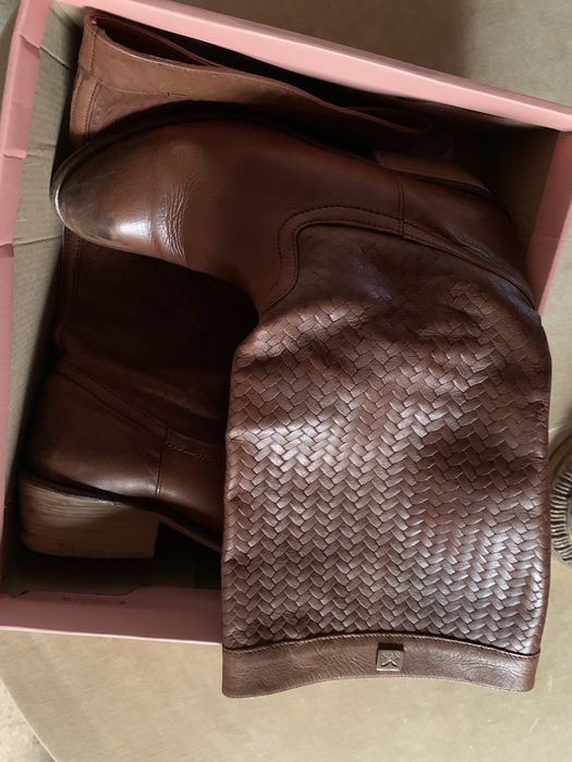 Botas em pele castanhas da Salsa.