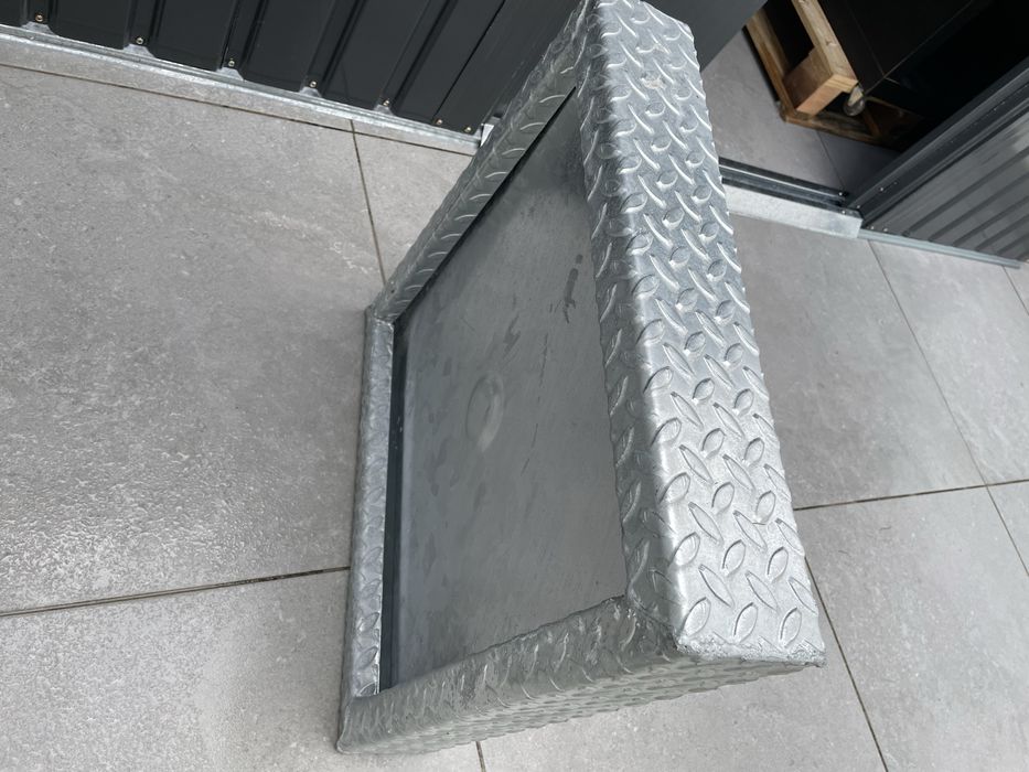 Duas Tampas de Saneamento com chapa galvanizada 50x50x10