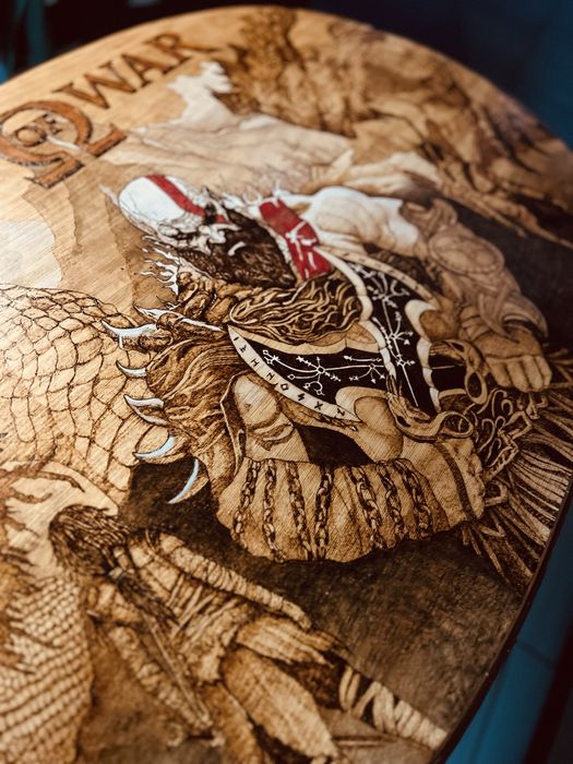 Стіл “God of War” ручна робота, гравіровка випалювання по дереву
