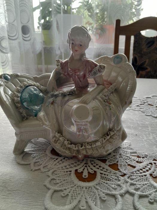 Figurka porcelanowa dama