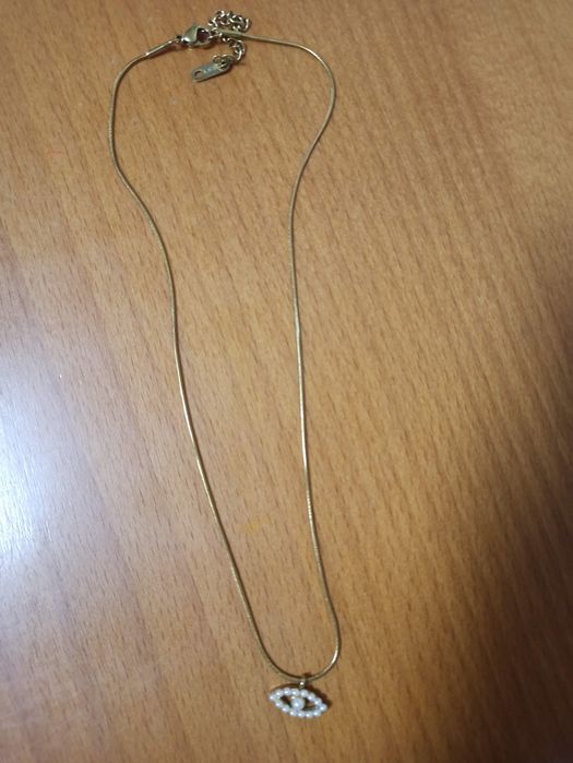 Colar em aço olho turco  com pérolas NOVO
