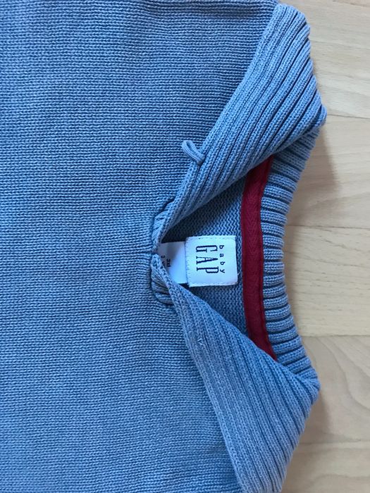 Sweter chłopięcy GAP w bardzo dobrym stanie, bez zmechaceń, rozm. 104