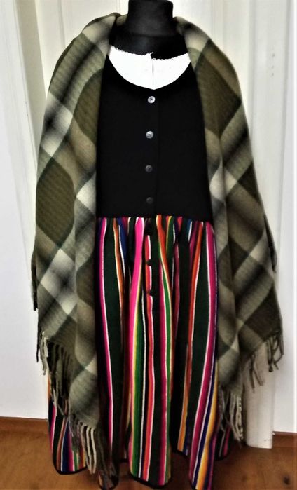 Strój ludowy , wełniak piotrkowski , kiecka  , zapaska