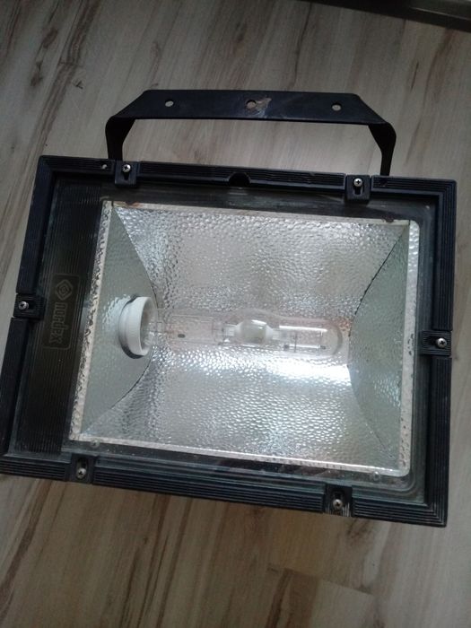 Lampa oświetleniowa