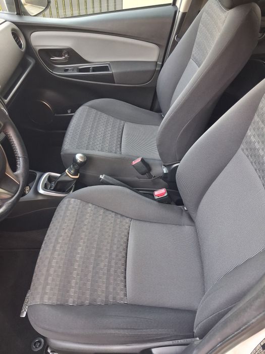 Toyota yaris em muito bom estado.