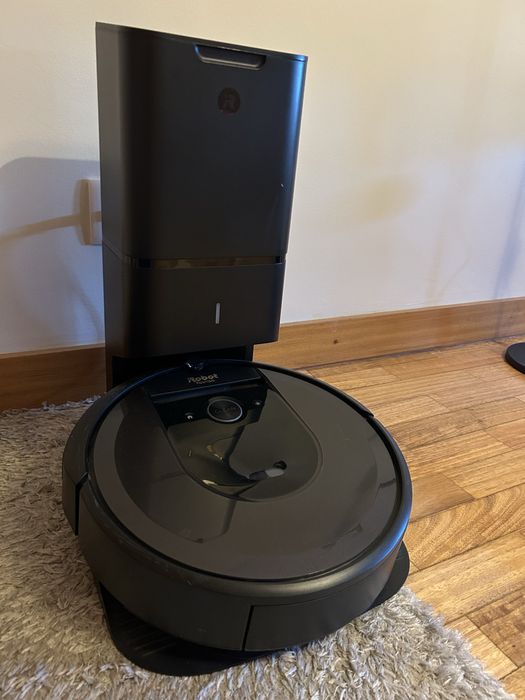 Aspirador Robot iRobot i8+ com clean base