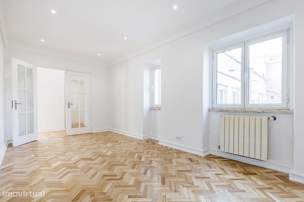 Espetacular apartamento T5 totalmente renovado, na Avenida João XXI