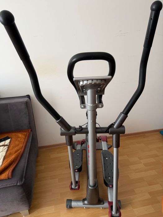 Orbitrek z monitorkiem
