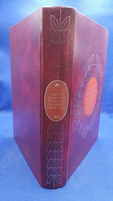 Livro - REF PA8 - Pequeno Dicionário de Autores de Lingua Portuguesa