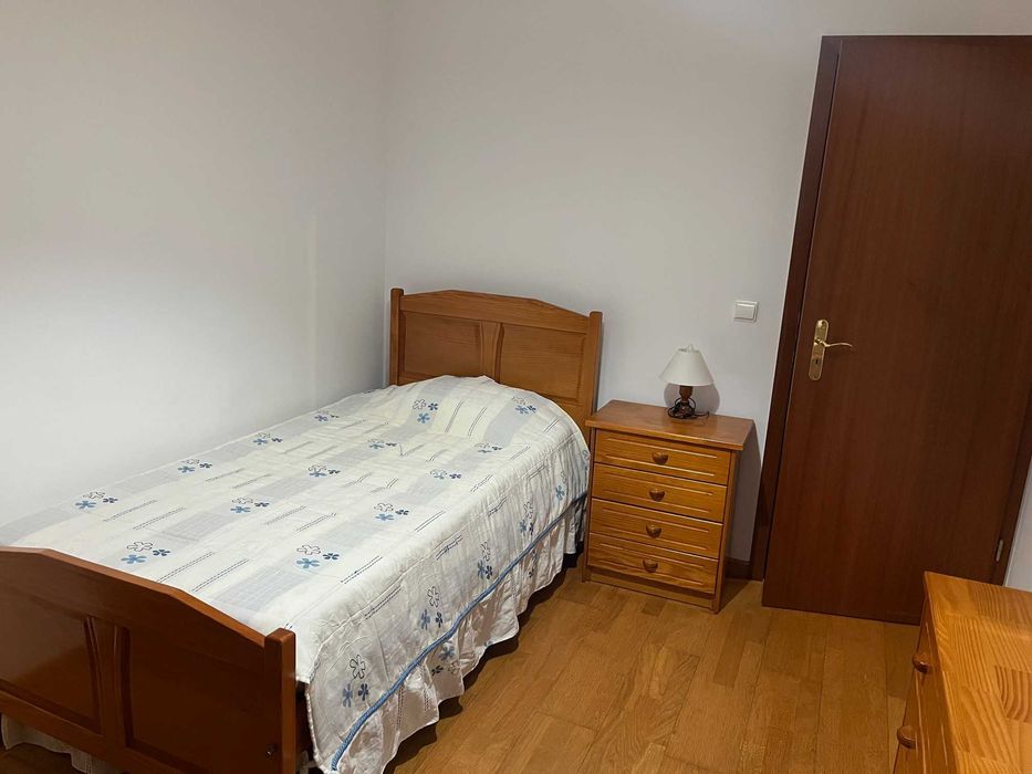 Alugo quarto próximo da universidades beja