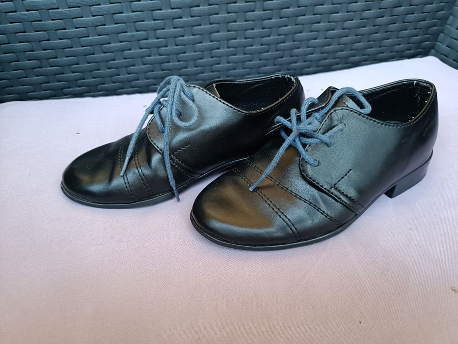Wizytowe eleganckie buty chłopięce