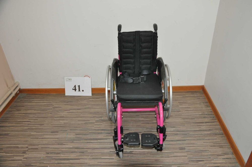 Wózek inwalidzki dziecięcy Sopur Xenon 33 cm aktywny FAKTURA