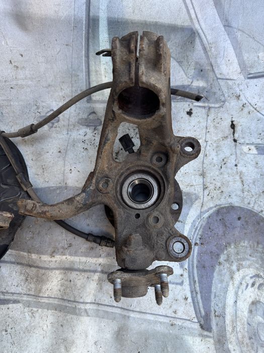 Цапфа golf 7 поворотний кулак гольф 7 ступиця